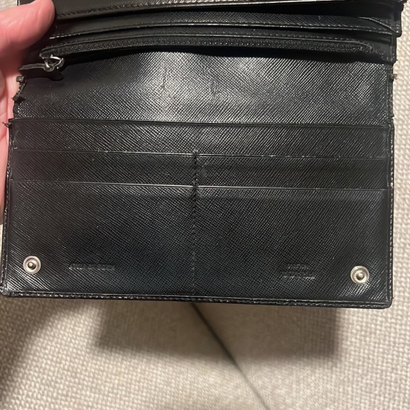 **UNDER CONSTRUCTION** GUC Prada Black Saffiano Leather Double Snap Wallet - Picture 13 of 16